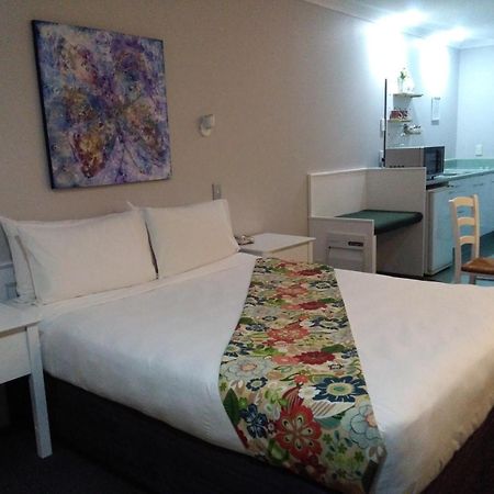 Colonial Lodge Motel Lago Lago Taupo Esterno foto