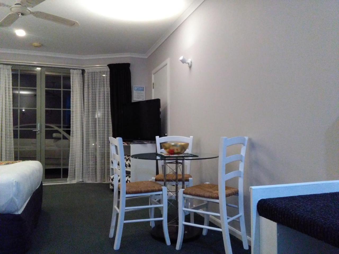 Colonial Lodge Motel Lago Lago Taupo Esterno foto