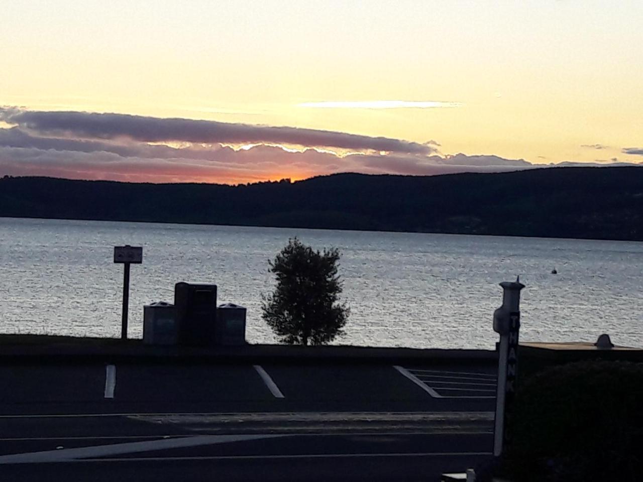 Colonial Lodge Motel Lago Lago Taupo Esterno foto